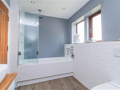 BATHROOM/W.C.